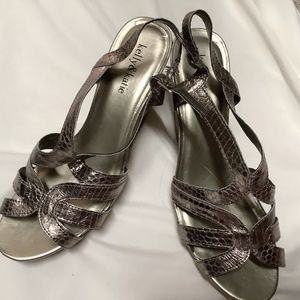 Metallic wedges